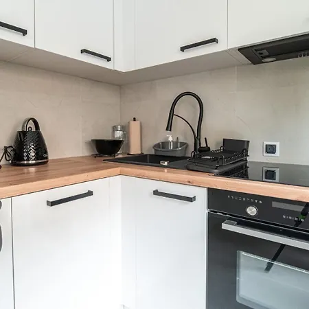 Apartly - &b *